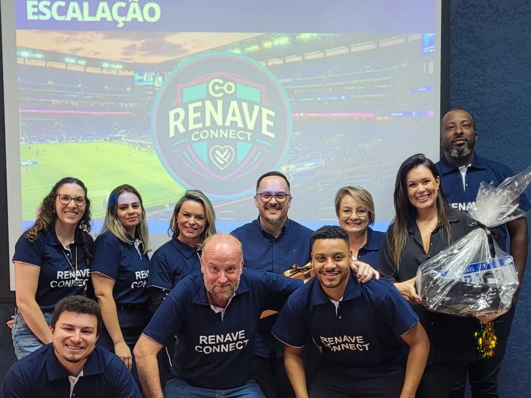 Equipe da Renave Connect reunida com uniforme da empresa